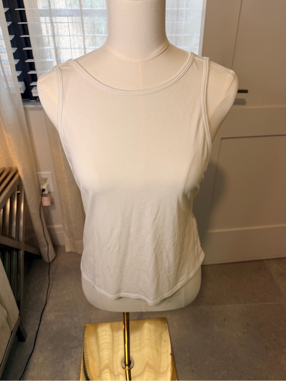 Lululemon White Twist Front Open Back Tank Top Medium NWT